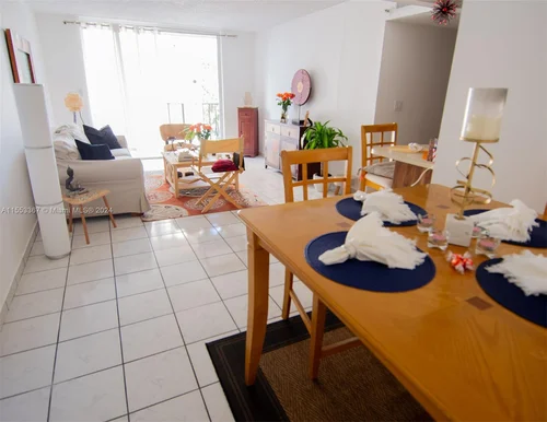 9686 Fontainebleau Blvd # 201, Miami FL 33172