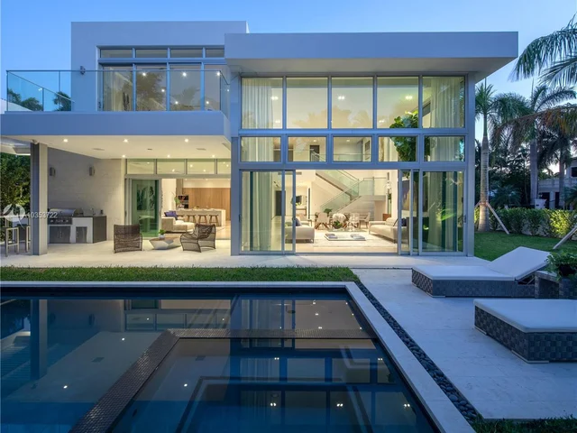 77 Camden Dr, Bal Harbour FL 33154