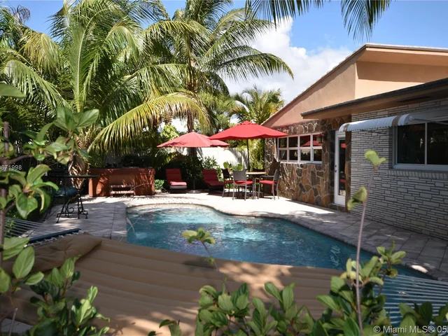 200 Blossom Ln, Palm Beach Shores FL 33404