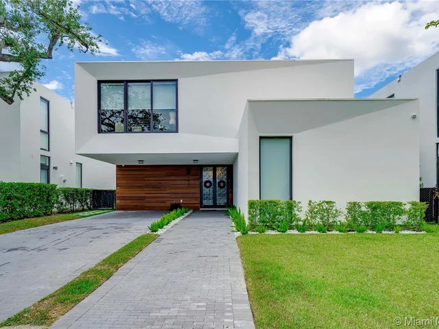 8650 Arboretum Ln, Miami FL 33138