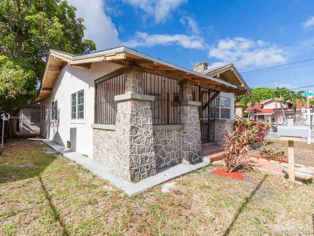 994 NW 2nd St, Miami FL 33128