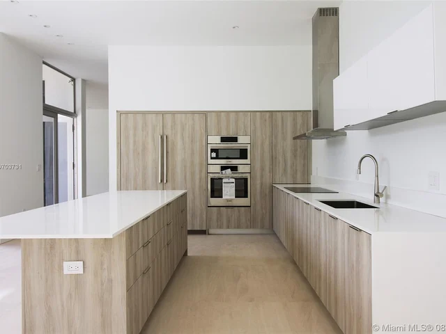 230 W MCINTYRE ST, Key Biscayne FL 33149