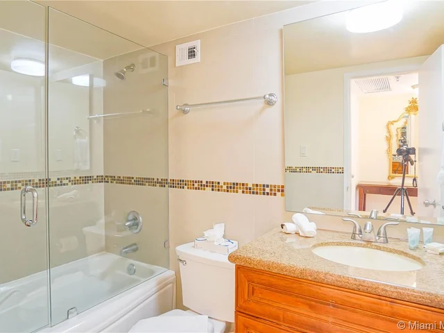 5225 Collins Ave # 1417, Miami Beach FL 33140