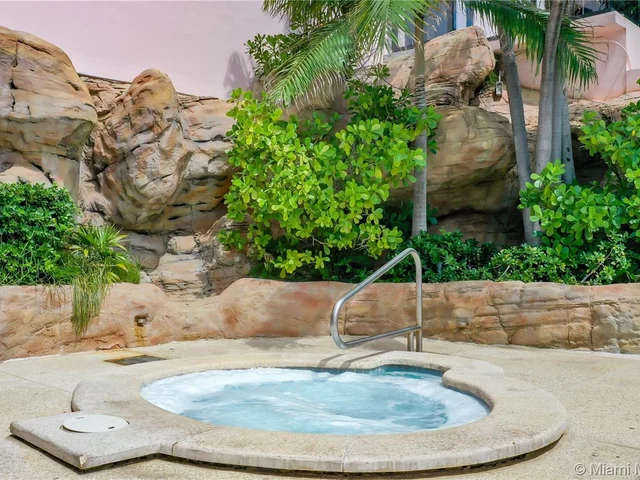 5225 Collins Ave # 1417, Miami Beach FL 33140