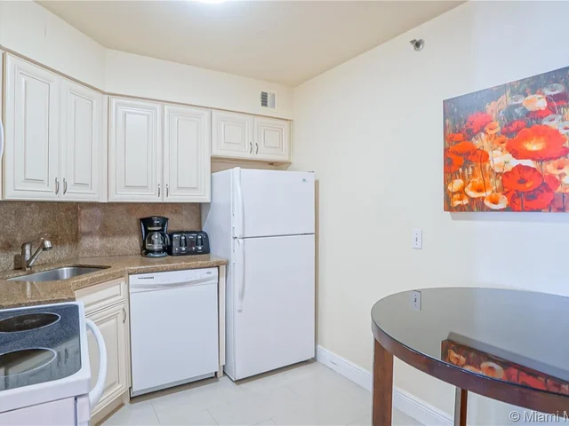 5225 Collins Ave # 1417, Miami Beach FL 33140