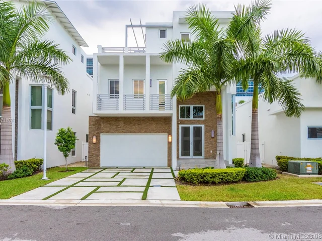 8237 NW 34th Dr, Doral FL 33122