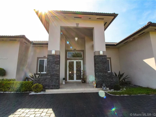 9722 NW 131st St, Hialeah Gardens FL 33018