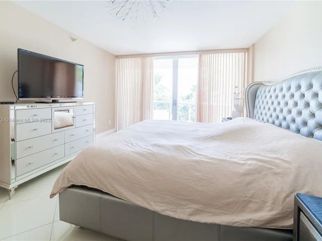 16711 COLLINS AV # 303, Sunny Isles Beach FL 33160