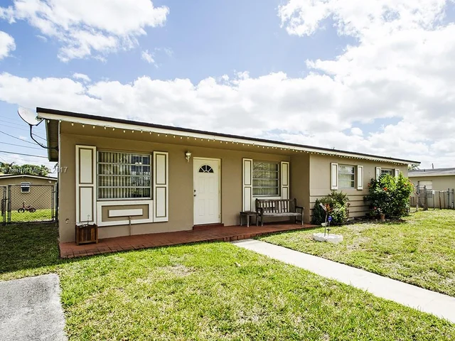 17927 NW 78th Pl, Hialeah FL 33015