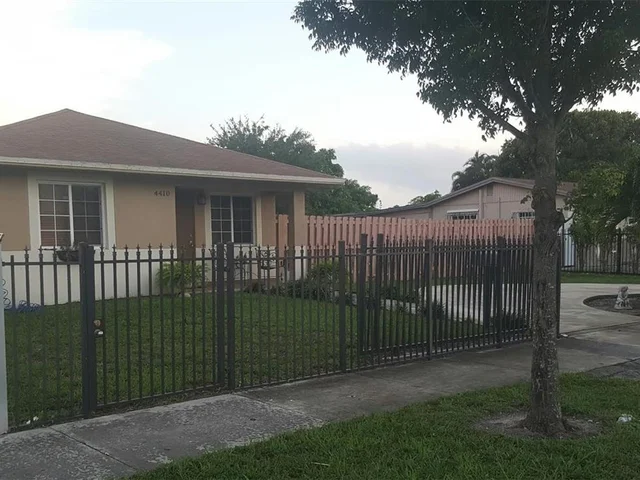 4410 NW 203rd Ter, Miami Gardens FL 33055
