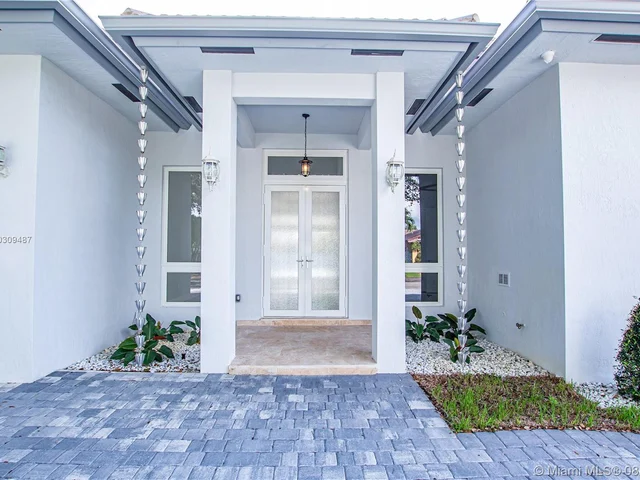 16907 NW 83rd Pl, Miami Lakes FL 33016