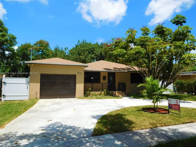 821 NE 144th St, North Miami FL 33161
