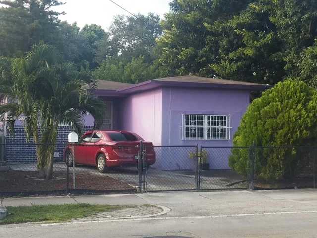 1809 NW 41st St, Miami FL 33142