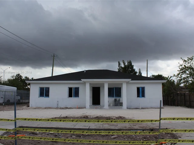 16702 NW 39th Ct, Miami Gardens FL 33055