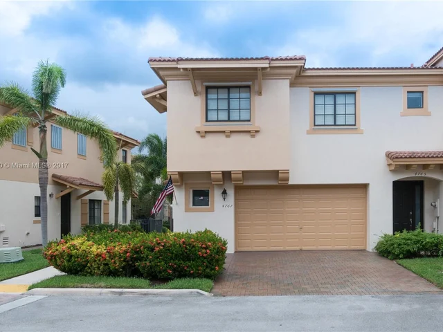 4767 Preserve St, Coconut Creek FL 33073
