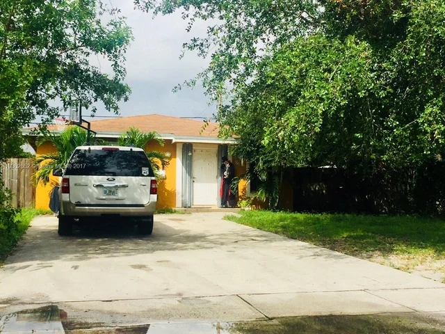 1515 NE 181st St, North Miami Beach FL 33162