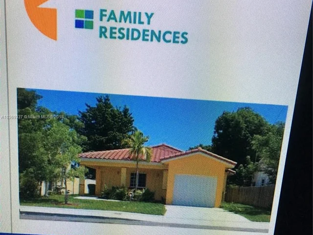 660 NE 136th St, North Miami FL 33161