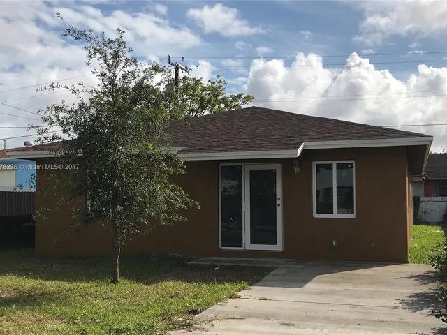1720 NW 44th St, Miami FL 33142