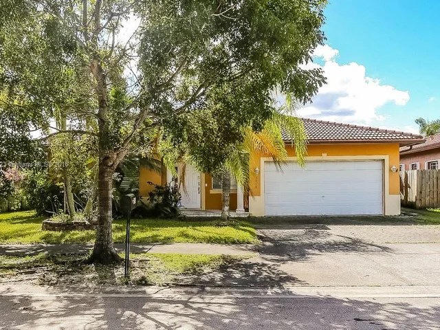 7910 NW 201st Ter, Hialeah FL 33015