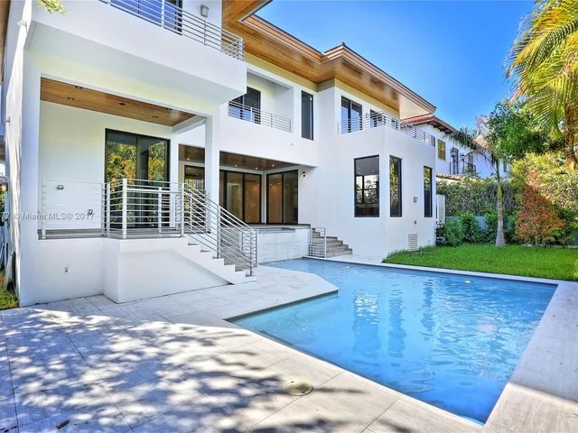 251 Buttonwood Dr, Key Biscayne FL 33149