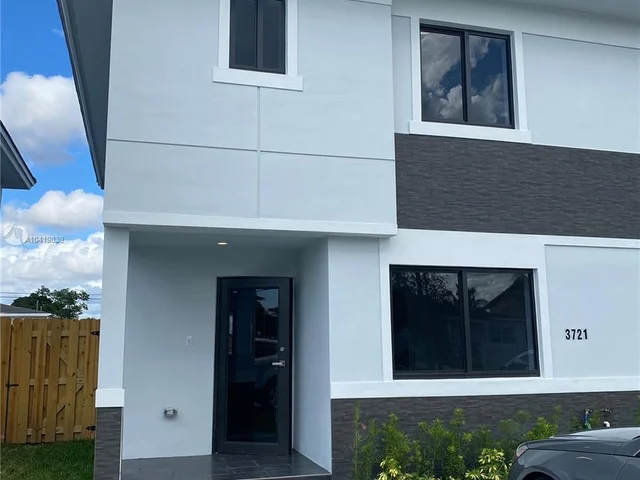 3721 SW 88 pl # B, Miami FL 33165