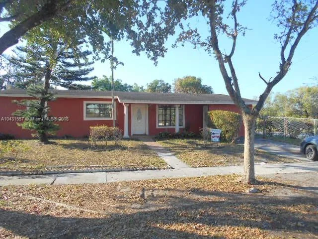 1200 NE 207th St, Miami FL 33179