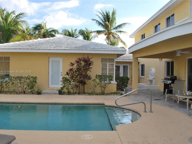 237 Tacoma Ln, Palm Beach Shores FL 33404