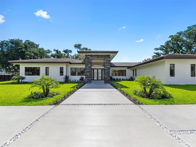 18395 SW 84 Ct, Palmetto Bay FL 33157