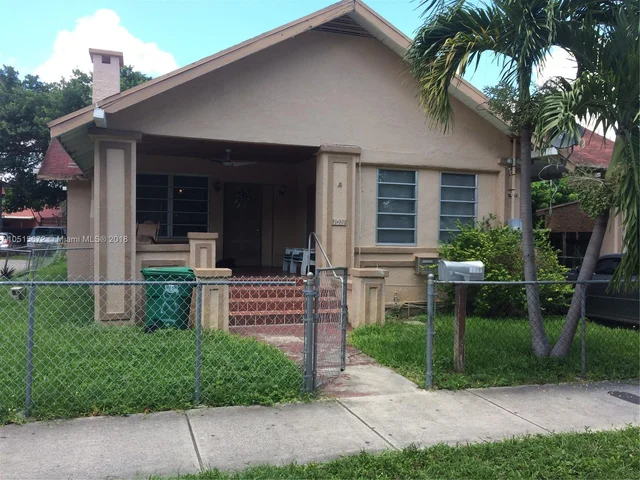1021 NW 1st St, Miami FL 33128