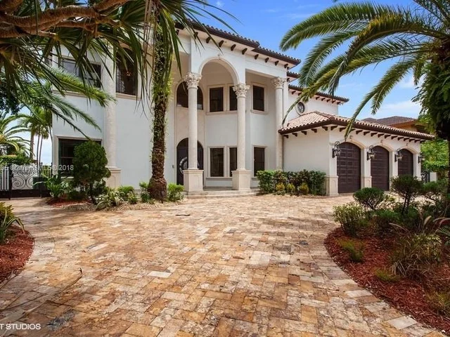 16665 NW 86th Ct, Miami Lakes FL 33016