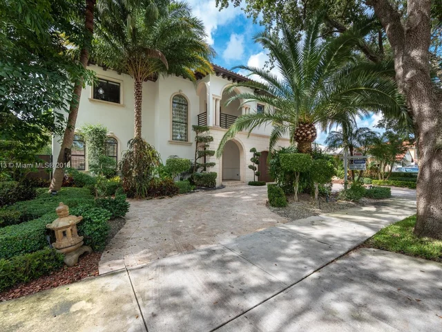 8290 NW 167th Ter, Miami Lakes FL 33016