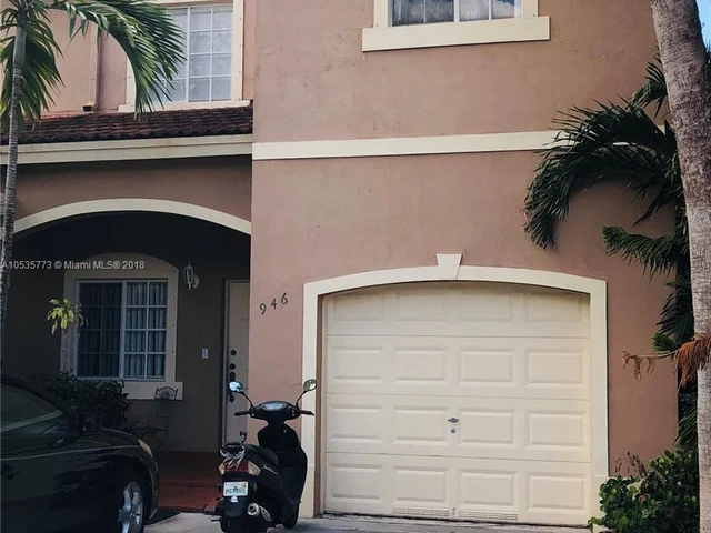 946 SW 148th Pl, Miami FL 33194