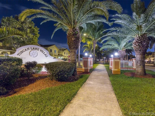 17926 NW 74th Ct, Hialeah FL 33015