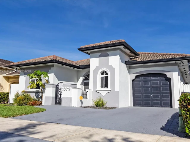 15619 SW 14th St, Miami FL 33194