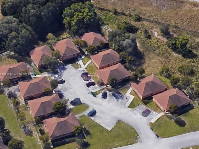 20816 NW 41st Ave Rd, Miami Gardens FL 33055