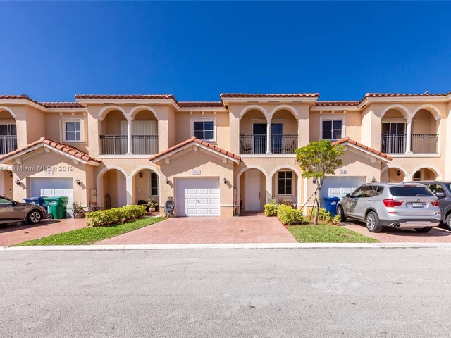 7052 SW 166th Pl, Miami FL 33193