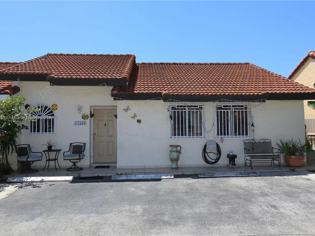 11586 NW 4th Ln, Sweetwater FL 33172