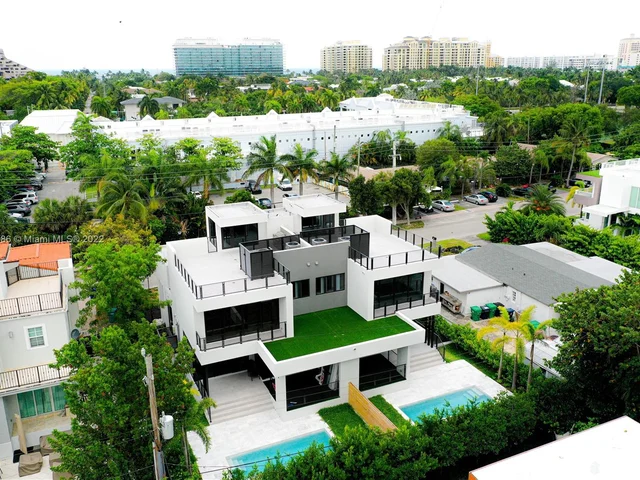 304 Fernwood Rd, Key Biscayne FL 33149