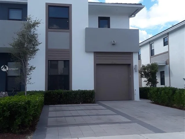11746 SW 106 terr, Miami FL 33186
