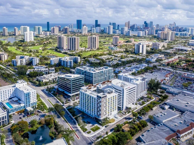 2960 NE 207 # 913, Aventura FL 33180