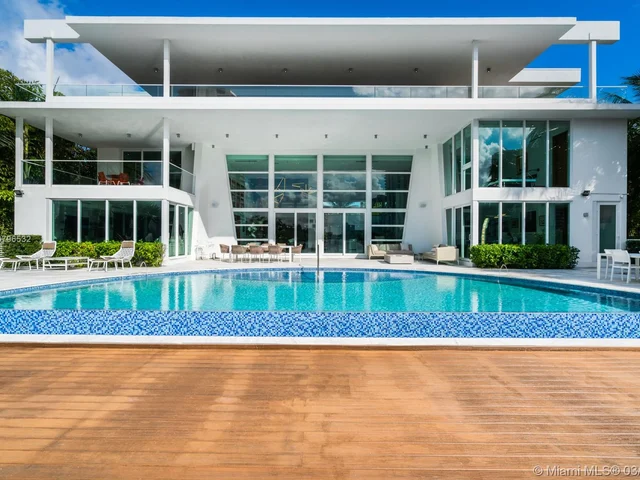 429 Center Island Dr, Golden Beach FL 33160