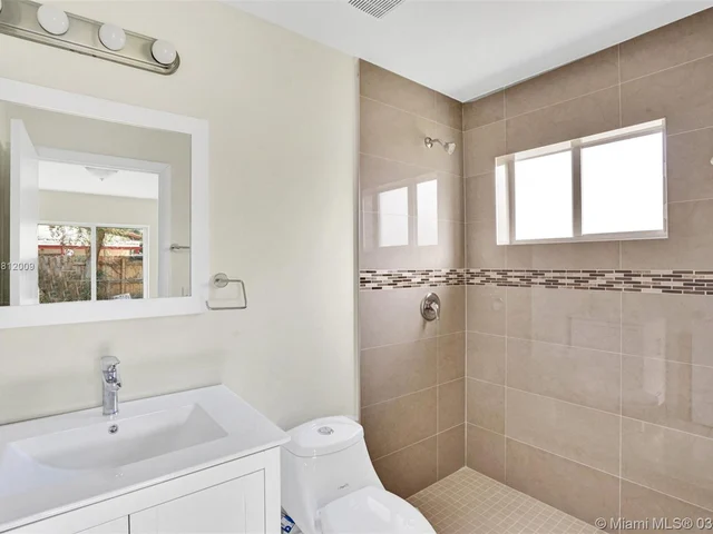 1470 NE 152nd St, North Miami Beach FL 33162