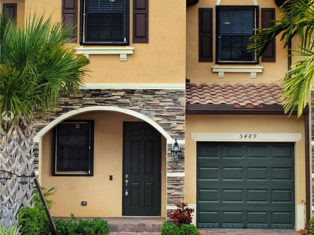 5489 NW 27th Ct, Margate FL 33063