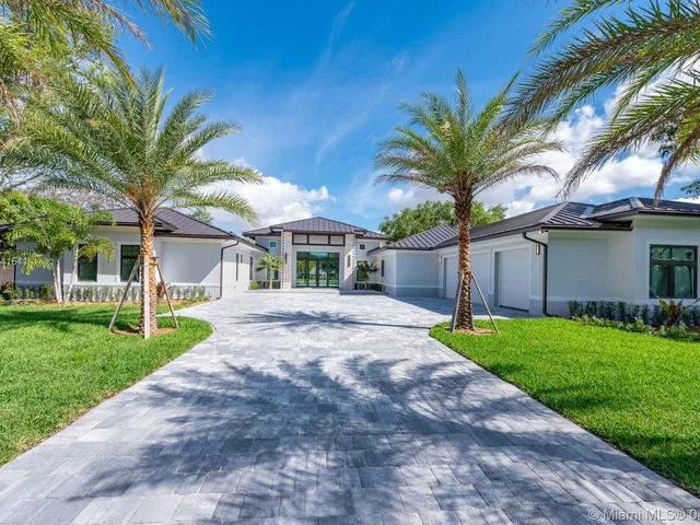 8975 SW 120th St, Miami FL 33176