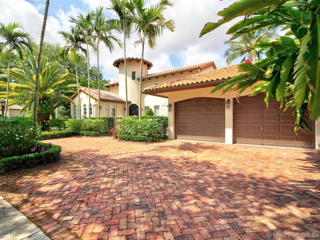 16208 NW 83rd Pl, Miami Lakes FL 33016