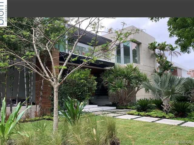 390 Pacific Rd, Key Biscayne FL 33149