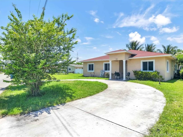 1721 NE 2nd Ter, Pompano Beach FL 33060