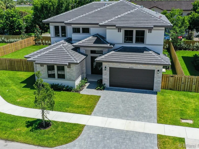 8904 SW 69 Terrace, Miami FL 33173