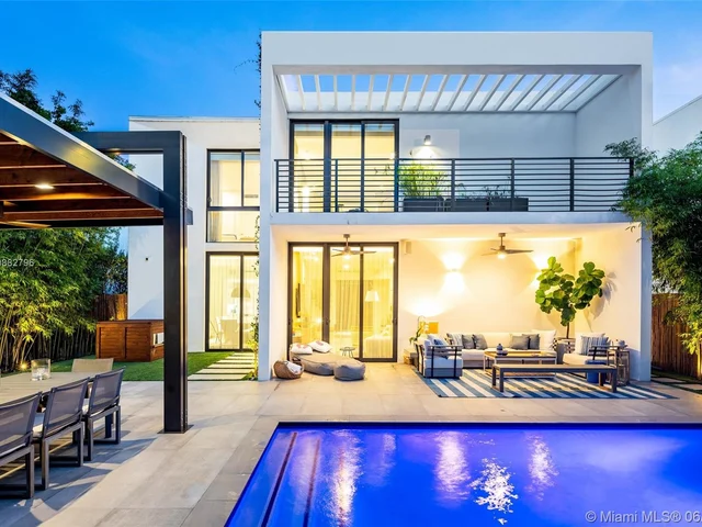 8641 Arboretum Ln, Miami FL 33138