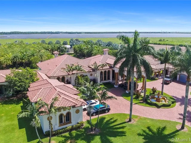 18551 SW 136th St, Miami FL 33196